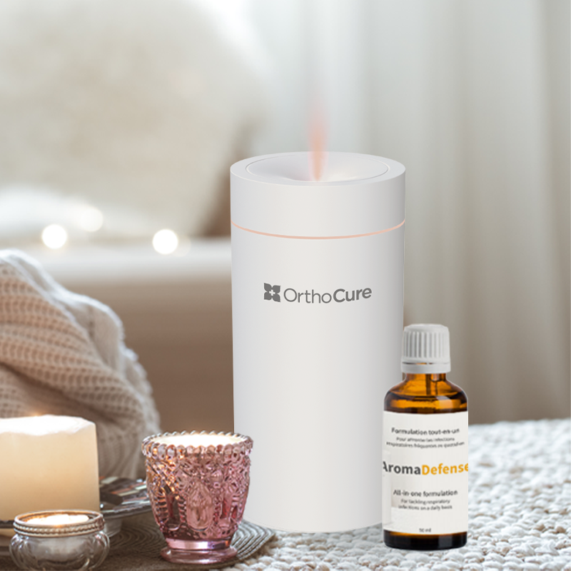 AromaDefense sur une table de salon avec le diffuseur Orthocure